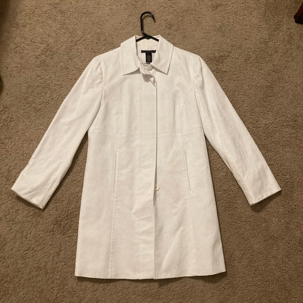 Apostrophe Size 12 White Brocade Coat